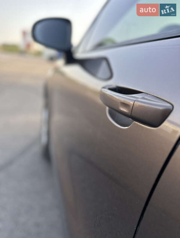 Внедорожник / Кроссовер Volkswagen Touareg 2011 в Луцке