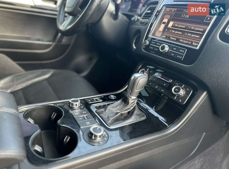 Внедорожник / Кроссовер Volkswagen Touareg 2011 в Луцке