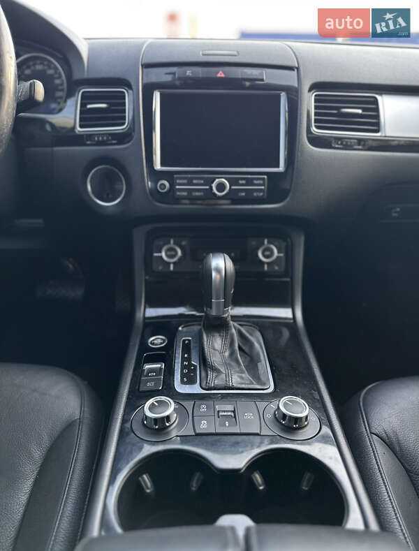 Внедорожник / Кроссовер Volkswagen Touareg 2011 в Луцке