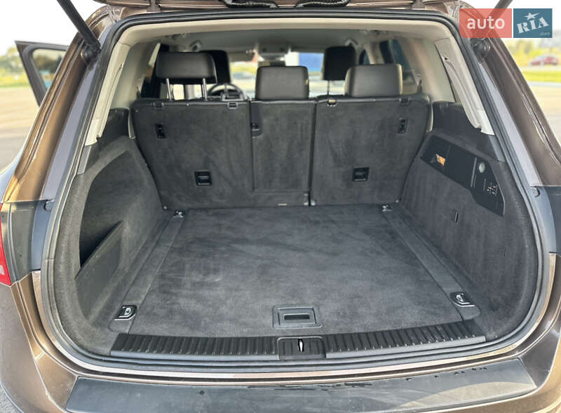 Внедорожник / Кроссовер Volkswagen Touareg 2011 в Луцке