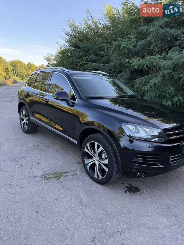 Внедорожник / Кроссовер Volkswagen Touareg 2012 в Баре