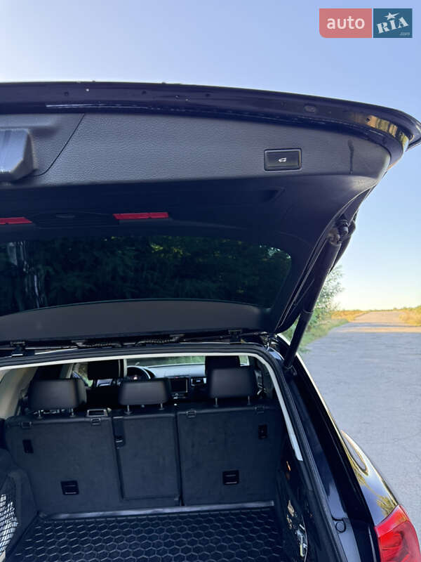 Внедорожник / Кроссовер Volkswagen Touareg 2012 в Баре