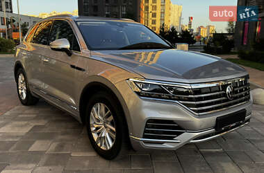 Внедорожник / Кроссовер Volkswagen Touareg 2020 в Киеве