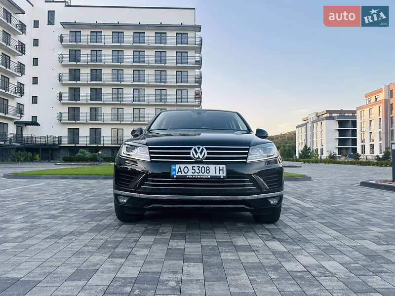 Внедорожник / Кроссовер Volkswagen Touareg 2017 в Мукачево