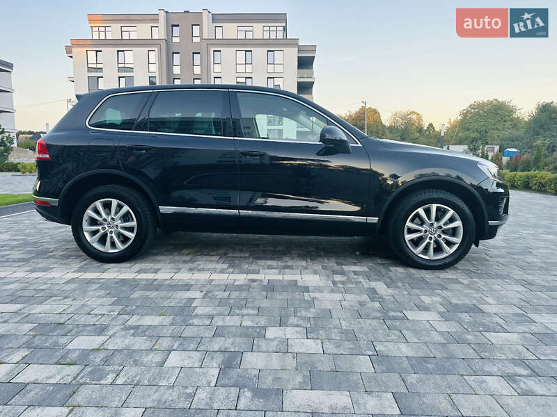 Внедорожник / Кроссовер Volkswagen Touareg 2017 в Мукачево