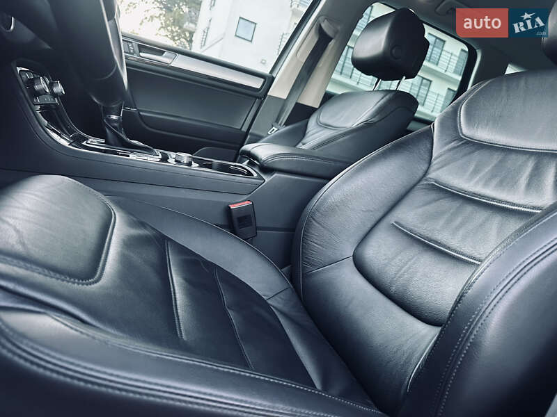 Внедорожник / Кроссовер Volkswagen Touareg 2017 в Мукачево