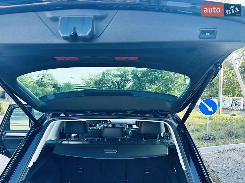 Внедорожник / Кроссовер Volkswagen Touareg 2017 в Мукачево