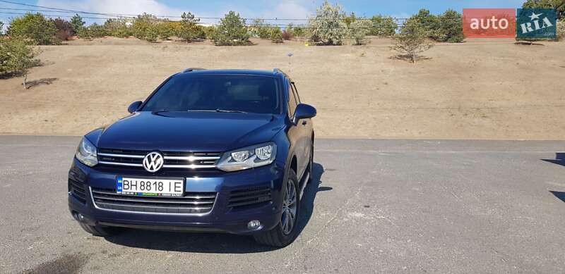 Внедорожник / Кроссовер Volkswagen Touareg 2012 в Черноморске