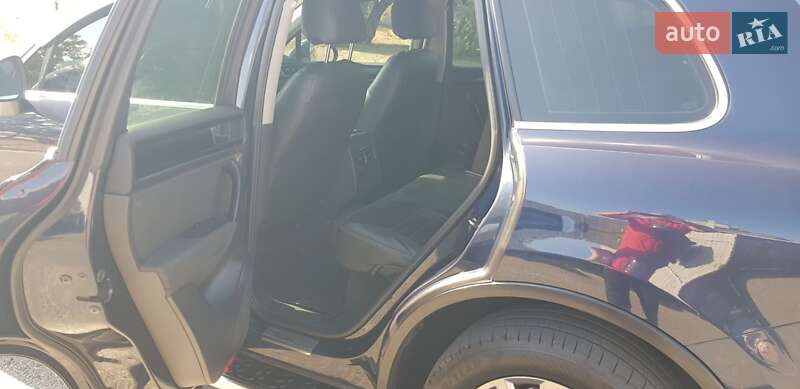 Внедорожник / Кроссовер Volkswagen Touareg 2012 в Черноморске