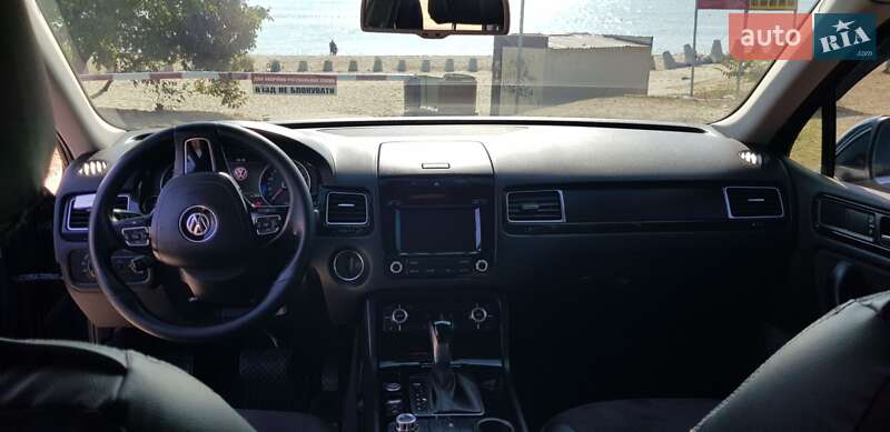 Внедорожник / Кроссовер Volkswagen Touareg 2012 в Черноморске
