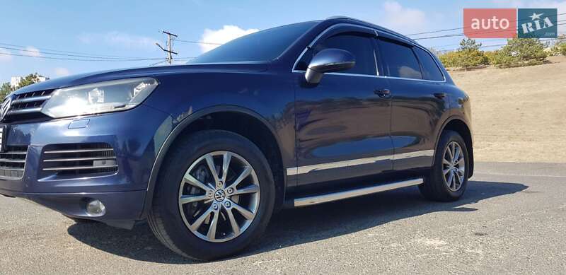 Внедорожник / Кроссовер Volkswagen Touareg 2012 в Черноморске