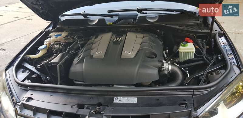 Внедорожник / Кроссовер Volkswagen Touareg 2012 в Черноморске