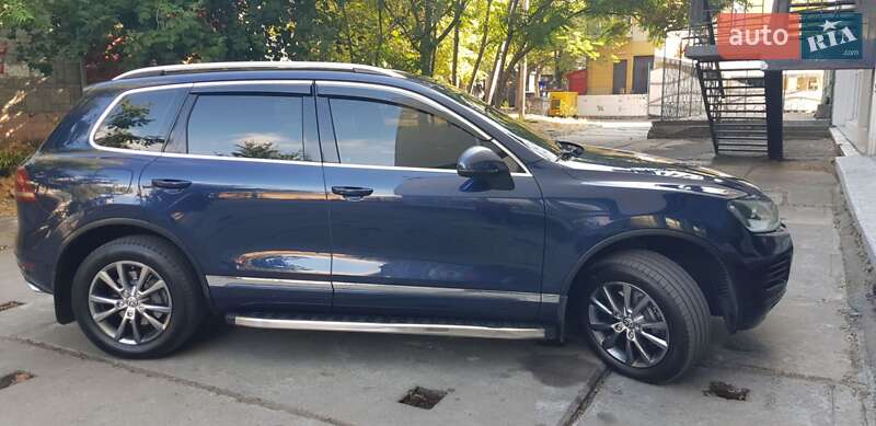 Внедорожник / Кроссовер Volkswagen Touareg 2012 в Черноморске