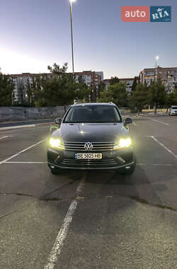 Внедорожник / Кроссовер Volkswagen Touareg 2015 в Николаеве