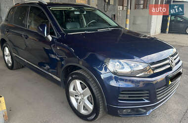 Позашляховик / Кросовер Volkswagen Touareg 2012 в Києві