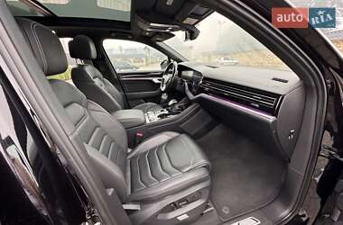 Внедорожник / Кроссовер Volkswagen Touareg 2019 в 