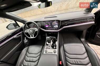 Внедорожник / Кроссовер Volkswagen Touareg 2019 в 