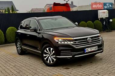 Внедорожник / Кроссовер Volkswagen Touareg 2019 в 