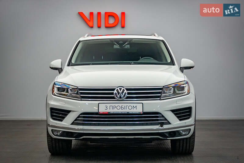 Внедорожник / Кроссовер Volkswagen Touareg 2015 в Киеве