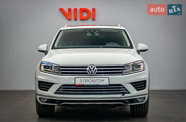 Внедорожник / Кроссовер Volkswagen Touareg 2015 в 