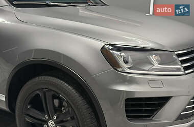 Внедорожник / Кроссовер Volkswagen Touareg 2016 в 