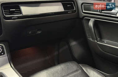 Внедорожник / Кроссовер Volkswagen Touareg 2016 в 