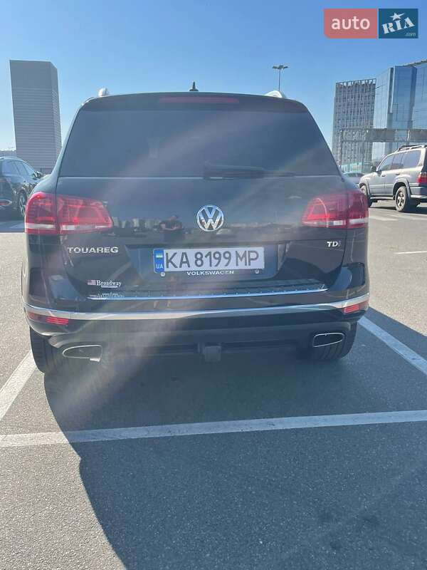 Внедорожник / Кроссовер Volkswagen Touareg 2015 в Киеве
