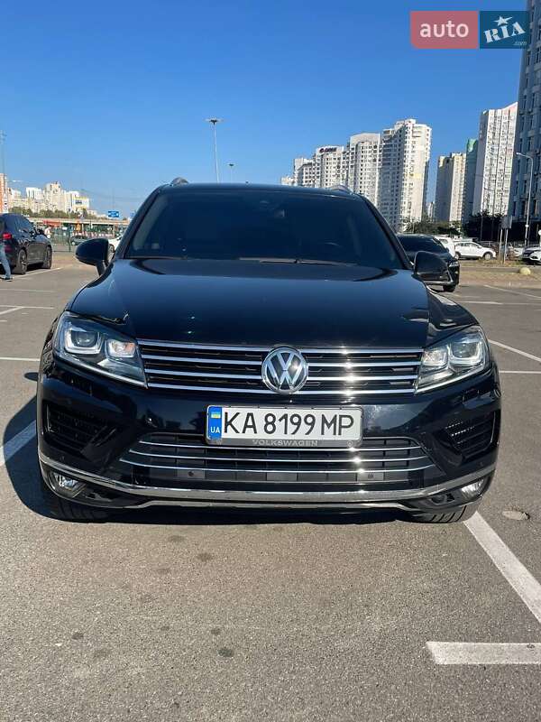 Внедорожник / Кроссовер Volkswagen Touareg 2015 в Киеве