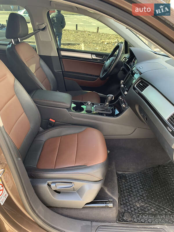 Внедорожник / Кроссовер Volkswagen Touareg 2013 в Киеве фото 9 Внедорожник / Кроссовер Volkswagen Touareg 2013 в Киеве