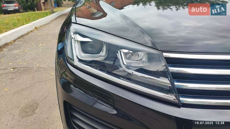 Внедорожник / Кроссовер Volkswagen Touareg 2016 в Нежине