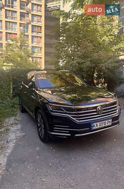 Позашляховик / Кросовер Volkswagen Touareg 2019 в Києві