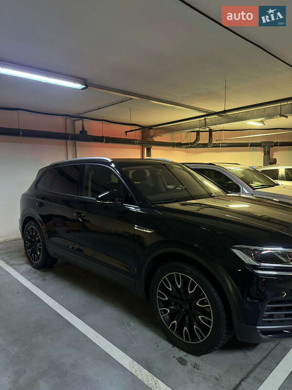 Внедорожник / Кроссовер Volkswagen Touareg 2020 в 
