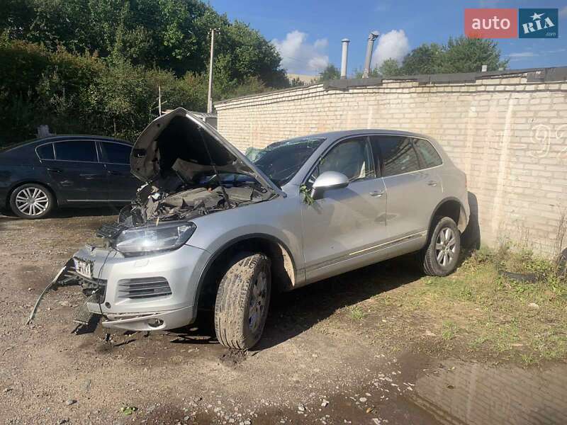 Внедорожник / Кроссовер Volkswagen Touareg 2014 в Львове
