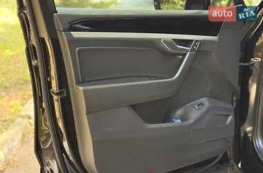 Внедорожник / Кроссовер Volkswagen Touareg 2019 в 