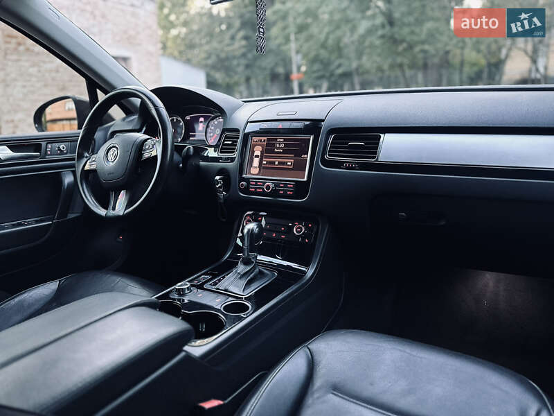 Позашляховик / Кросовер Volkswagen Touareg 2010 в Вінниці