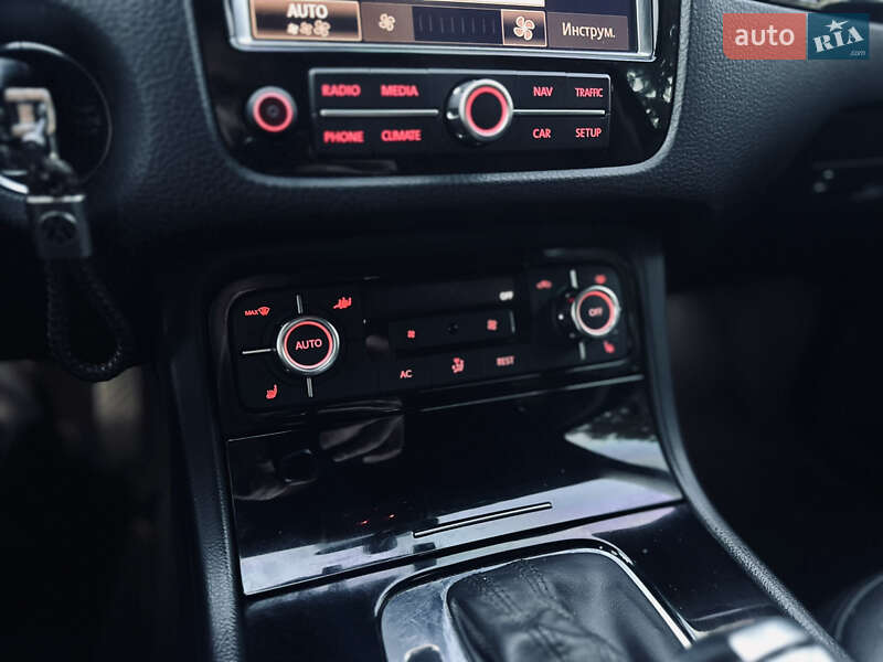 Позашляховик / Кросовер Volkswagen Touareg 2010 в Вінниці