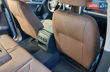 Внедорожник / Кроссовер Volkswagen Touareg 2012 в 