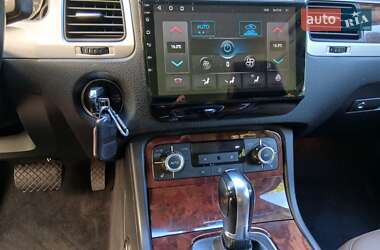 Внедорожник / Кроссовер Volkswagen Touareg 2012 в 