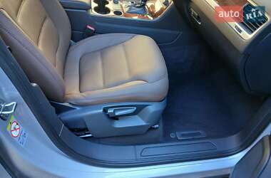 Внедорожник / Кроссовер Volkswagen Touareg 2012 в 