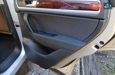 Внедорожник / Кроссовер Volkswagen Touareg 2012 в 