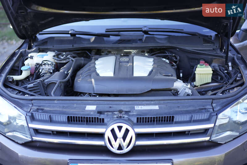 Внедорожник / Кроссовер Volkswagen Touareg 2010 в Сумах