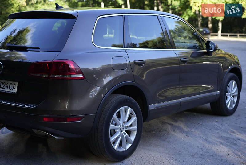 Внедорожник / Кроссовер Volkswagen Touareg 2010 в Сумах