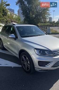 Внедорожник / Кроссовер Volkswagen Touareg 2015 в 