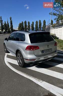Внедорожник / Кроссовер Volkswagen Touareg 2015 в 