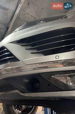 Внедорожник / Кроссовер Volkswagen Touareg 2015 в 