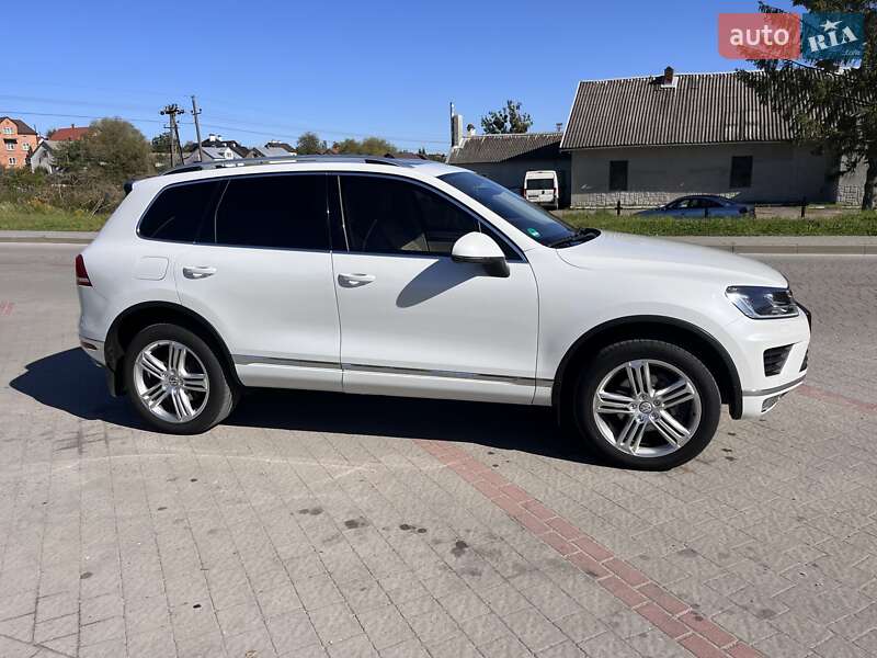 Внедорожник / Кроссовер Volkswagen Touareg 2016 в Львове