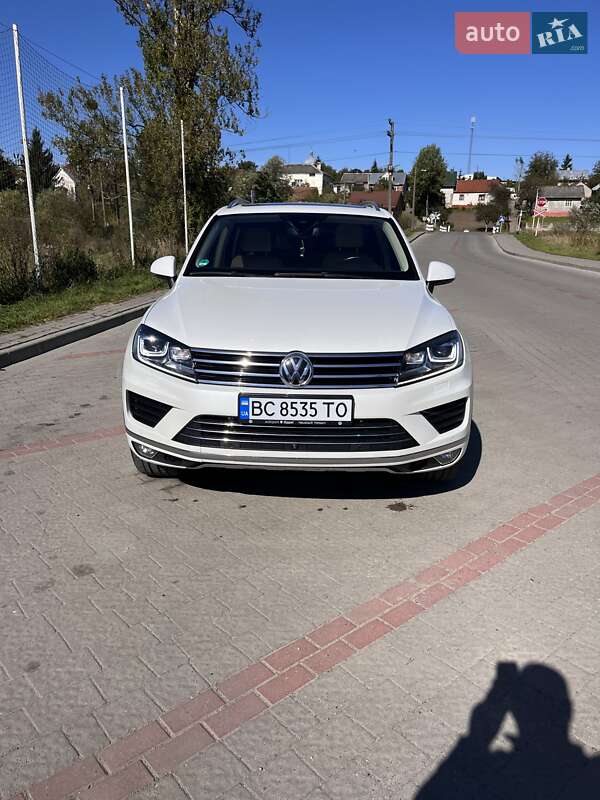 Внедорожник / Кроссовер Volkswagen Touareg 2016 в Львове