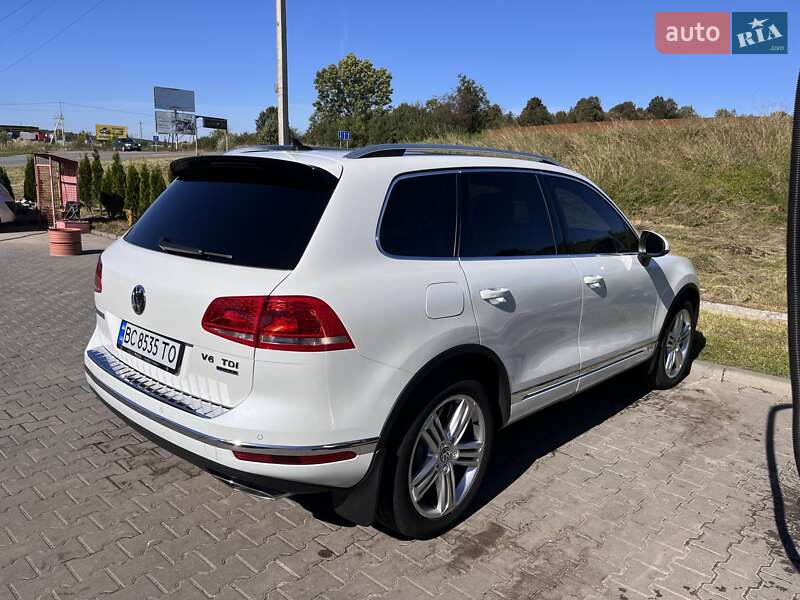 Внедорожник / Кроссовер Volkswagen Touareg 2016 в Львове