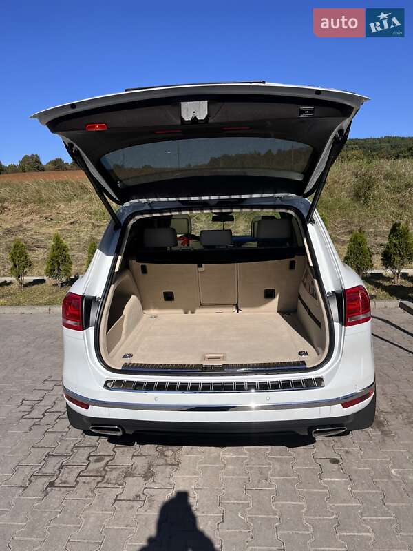Внедорожник / Кроссовер Volkswagen Touareg 2016 в Львове