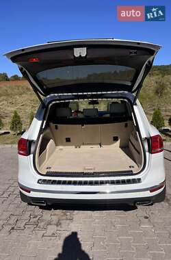 Внедорожник / Кроссовер Volkswagen Touareg 2016 в 